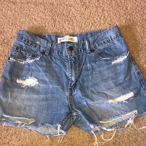 Levi Jean shorts distressed